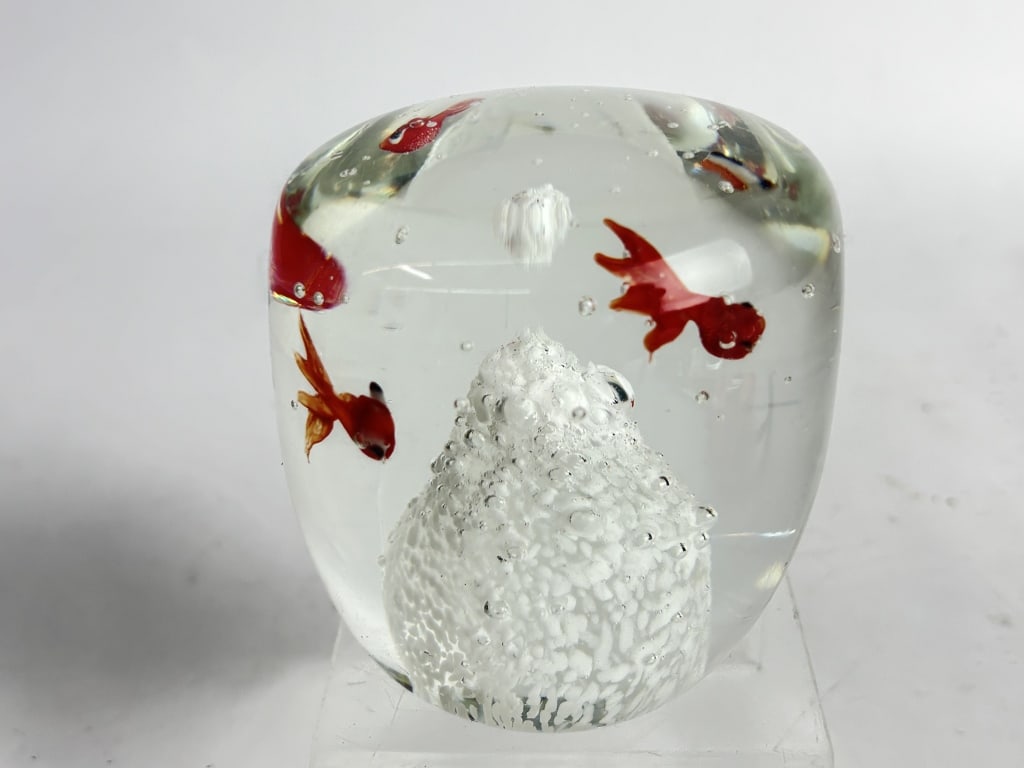 Vintage Murano Style Gold Fish Art Glass Paperweig: Vintage Murano Style Gold Fish Art Glass Paperweight, 3.5in by 3.25in