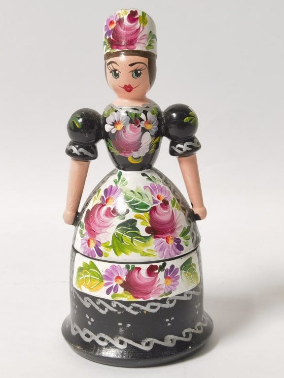 Vintage Russian Hand Painted Maiden Jewelry Box: Vintage Russian Hand Painted Maiden Jewelry Box, 5.25in