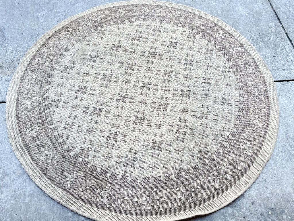Vintage Round Rug: Vintage Round Rug, 62in