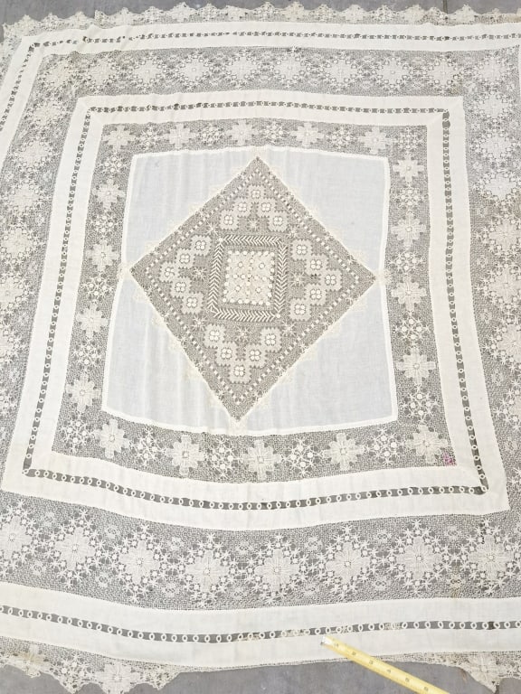 Large Vintage Crochet Tablecloth: Large Vintage Crochet Tablecloth, 8ft by 8in