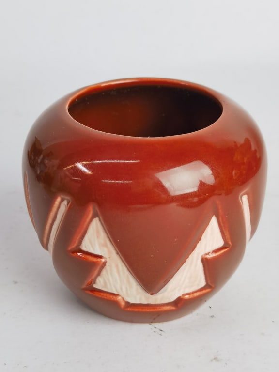 Vintage American Indian Pottery "Santa Clara" Vase: Vintage American Indian Pottery "Santa Clara" Vase, 3in by 2.75in