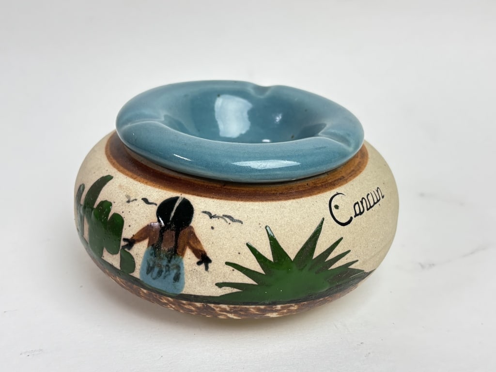 Vintage Mexican Pottery Ashtray: Vintage Mexican Pottery Ashtray, 5.25in by 3in