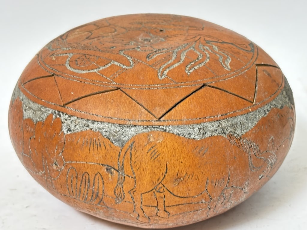 Vintage Carved Gourd Bowl: Vintage Carved Gourd Bowl, 5.75in by 3.5in