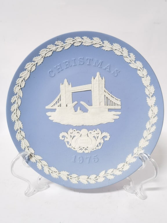 1975 Wedgwood Jasperware Blue Christmas Plate (1 of 3)