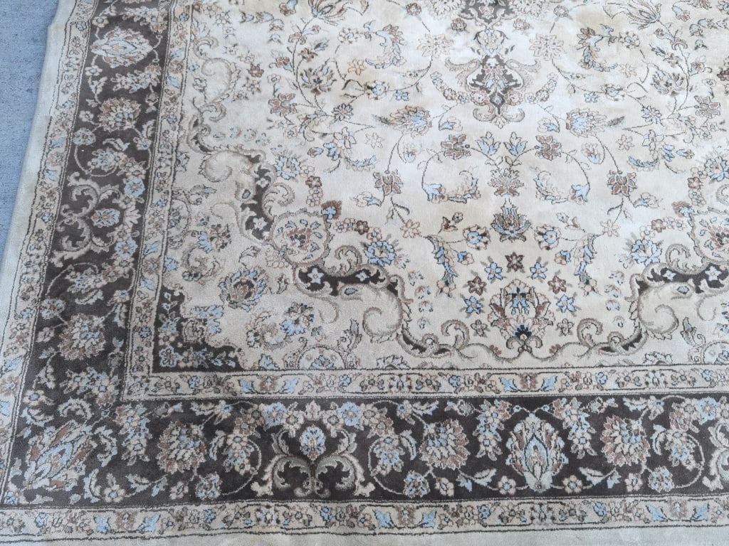 Large Vintage Wool Rug - 2