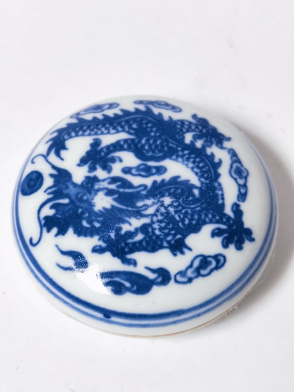Chinese B&W Porcelain Dragon Seal Ink Box (1 of 3)