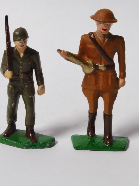 (2) Vintage Cast Lead Military Figurines: (2) Vintage Cast Lead Military Figurines, 3in
