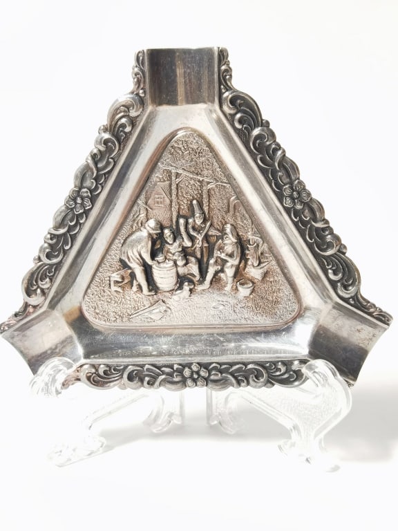 Ornate Silver-Tone Triangular Ash Tray: Ornate Silver-Tone Triangular Ash Tray, 4in