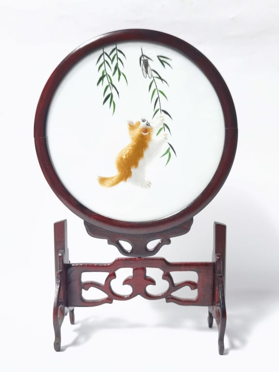 Chinese Kitten Silk Embroidery Table Screen (1 of 3)