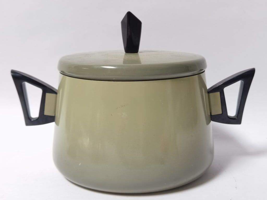 MCM Enamel-on-Steel Covered Covered Casserole Pot (1 of 3)