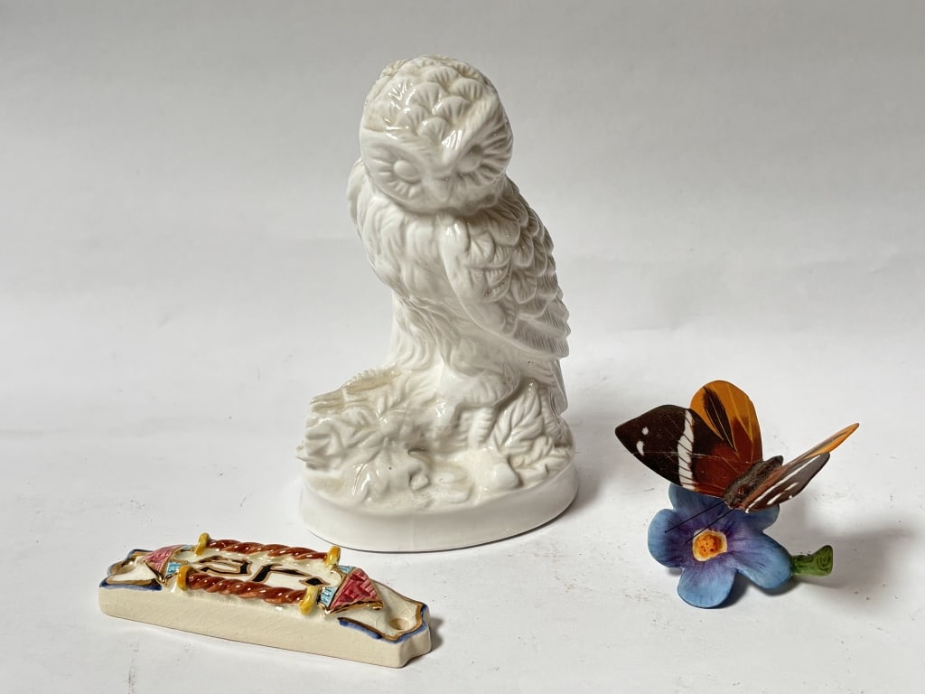 Group of Small Porcelain Table Decors (1 of 4)
