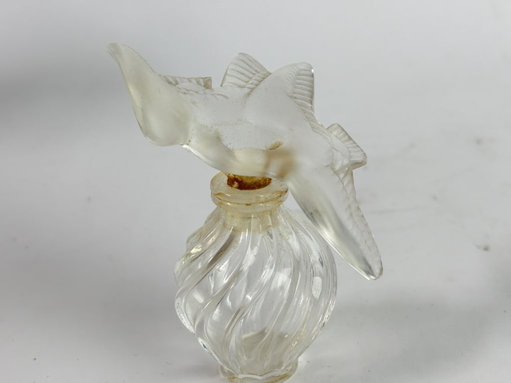 Vintage Clear Ribbed Glass Perfume Bottle (1 of 3)