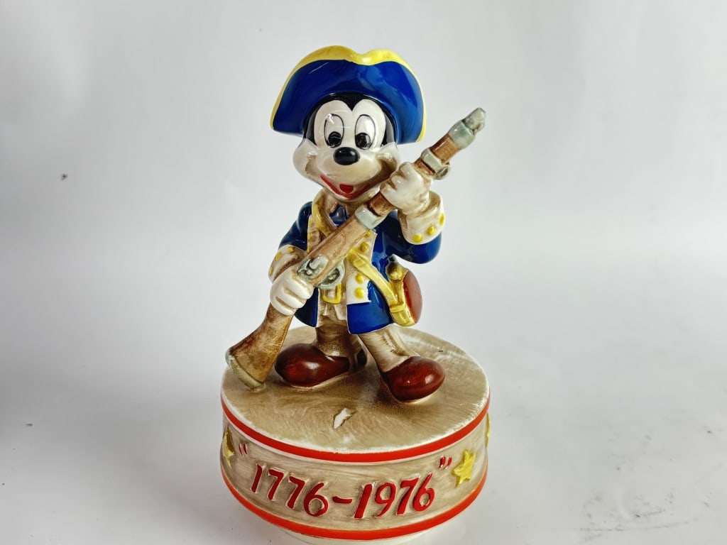 Vintage Disney Porcelain Bicentennial Music Box (1 of 5)