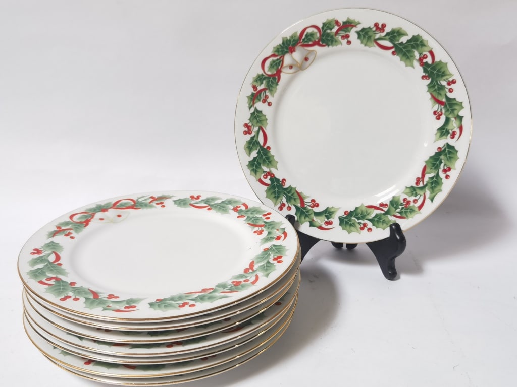 (8) 1990 Sango Noel Porcelain Plates (1 of 3)