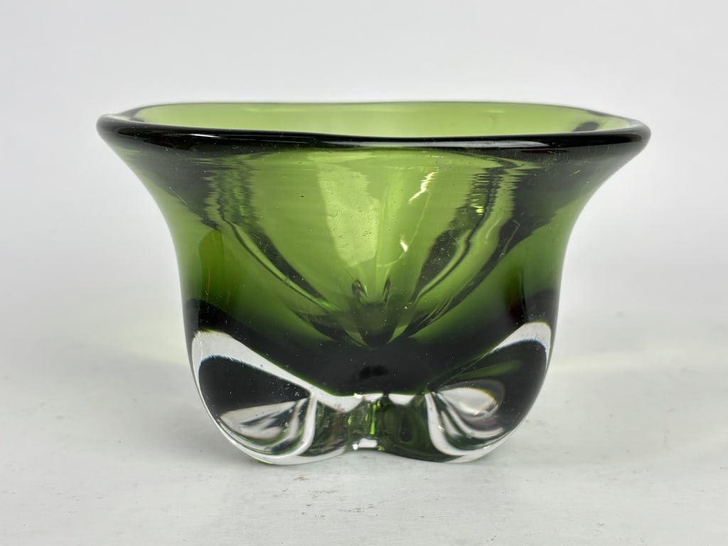 Vintage Murano Italy Green Glass Square Bowl: Vintage Murano Italy Green Glass Square Bowl, 5 1/8in by 5 1/8in by 3.25in