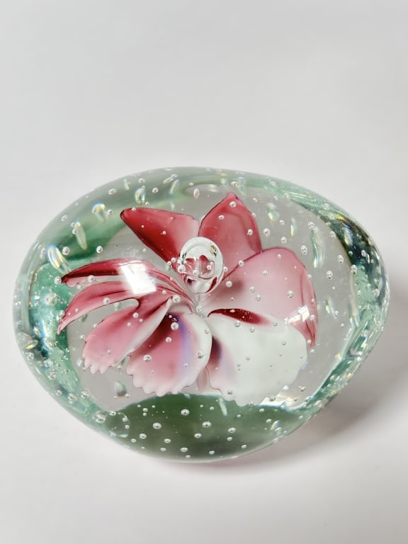 Vintage Murano Italy Bubbled Pink Flower Glass Pap: Vintage Murano Italy Bubbled Pink Flower Glass Paperweight, 3 1/8in by 2.5in