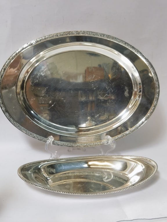 (2) Vintage Oneida Silver-Plate Oval Serving Platt (1 of 5)