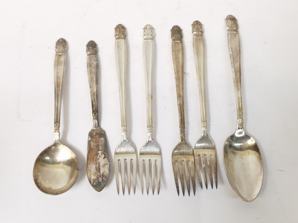 (7) Vintage Holmes & Edwards Silver Plated Flatwar (1 of 4)