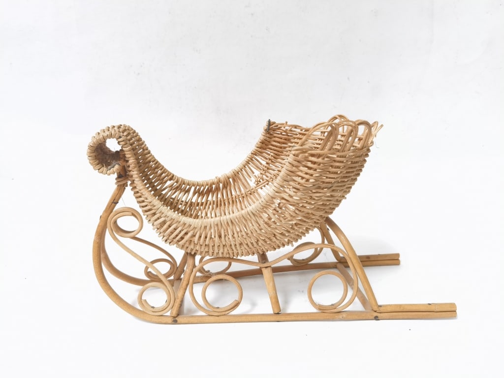 Vintage Decorative Wicker Sleigh Basket (1 of 5)