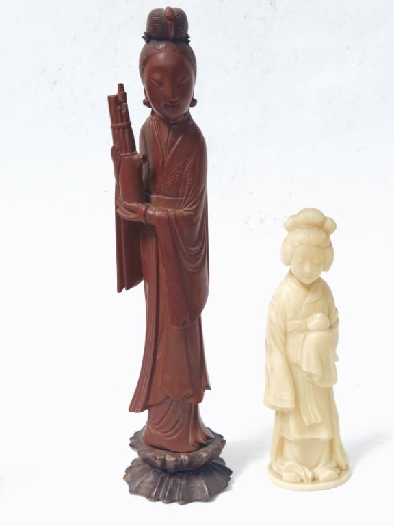 (2) Vintage Chinese Carved Guanyin: (2) Vintage Chinese Carved Guanyin, 9.25in