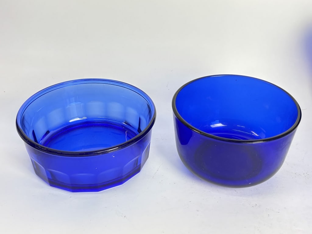 (2) Vintage Cobalt Blue Glass Bowls, inc. Arcoroc: (2) Vintage Cobalt Blue Glass Bowls, inc. Arcoroc, 5.5in by 3in