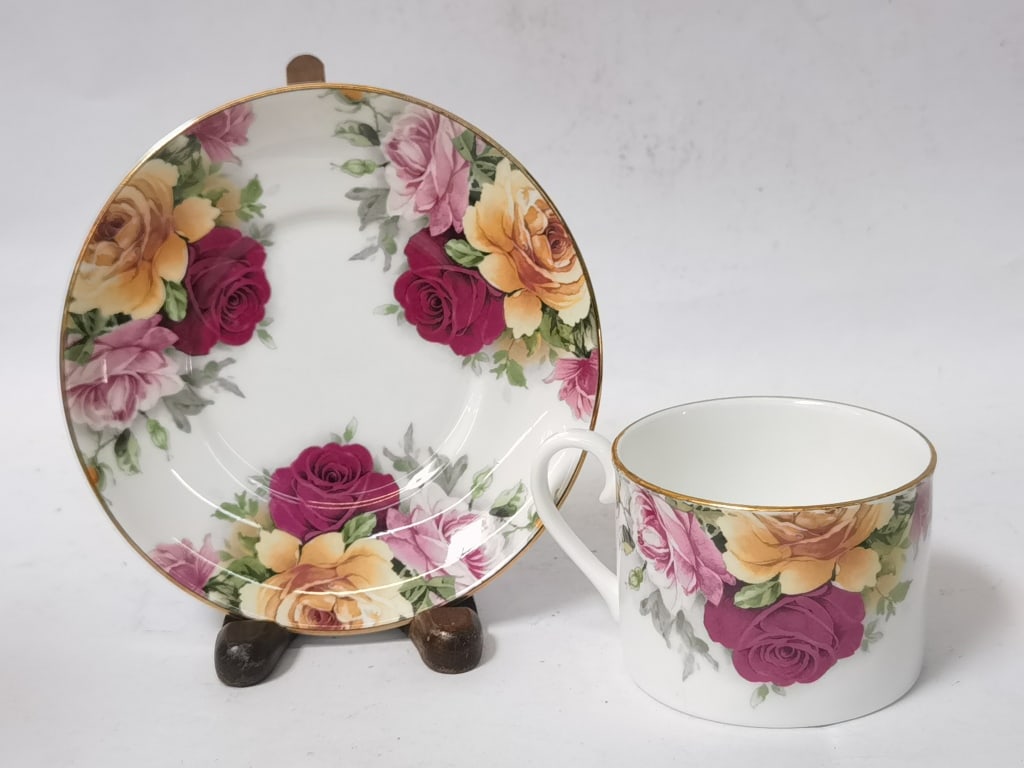 Vintage Crown Essex Porcelain Floral Tea Cup Set (1 of 4)