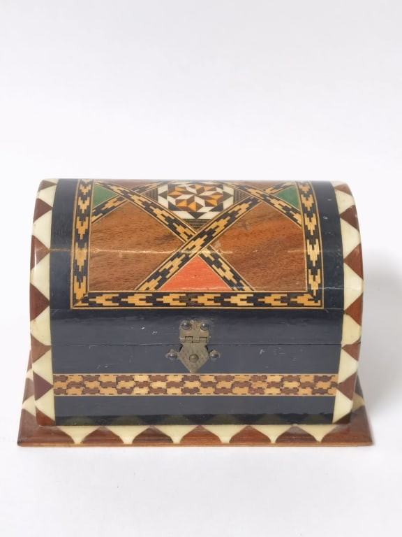 Vintage African Intricate Marquetry Trinket Chest: Vintage African Intricate Marquetry Trinket Chest, 5in by 4in by 3in