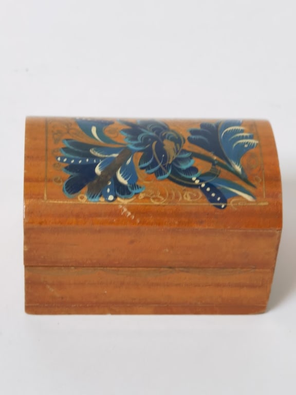 Vintage Miniature Hand-Painted Jewelry Box (1 of 3)