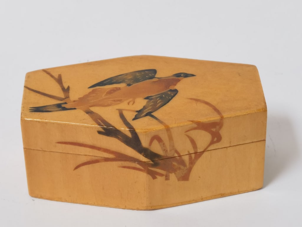 Vintage Chinese Decoupage Hexagonal Bird Box (1 of 4)