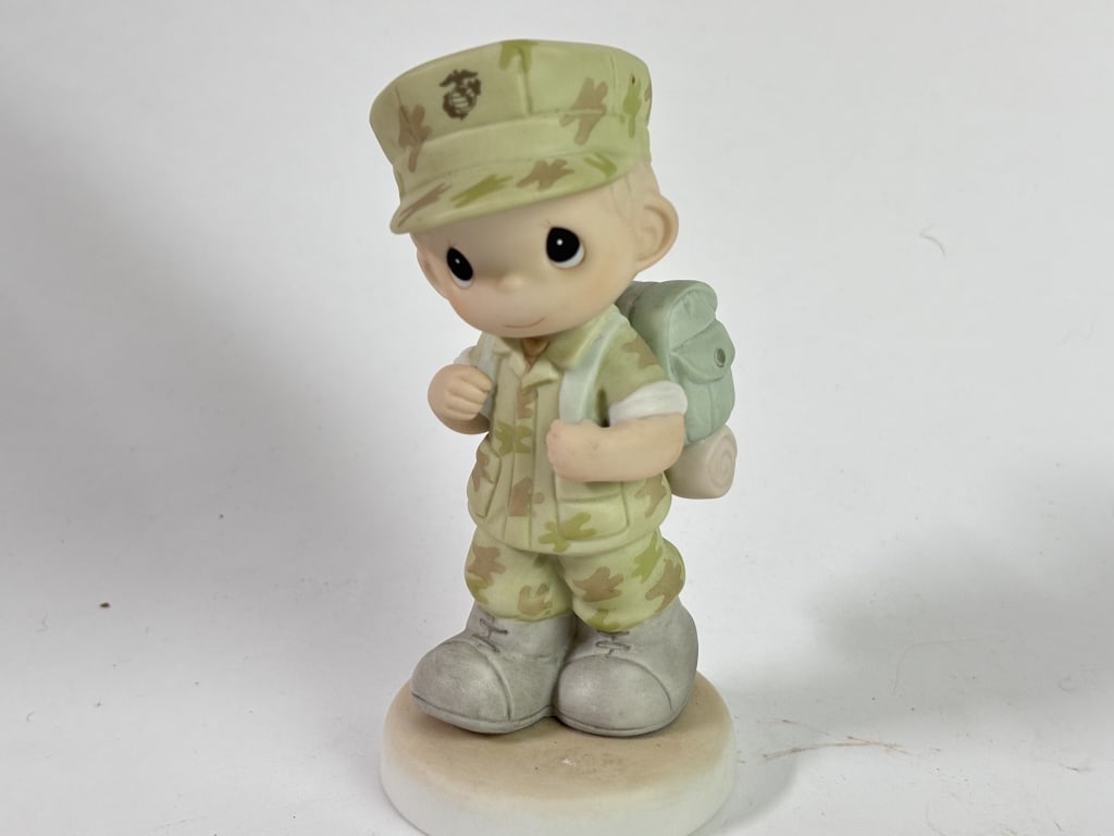1999 Enesco "I'm Proud to be An American" Figurine: 1999 Enesco "I'm Proud to be An American" Figurine, 5.5in