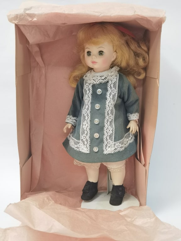 Vintage Madame Alexander "Renoir" Doll: Vintage Madame Alexander "Renoir" Doll, 13.5in
