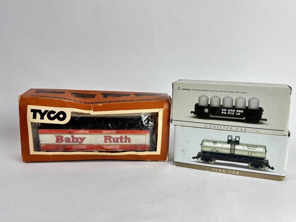 (2) Vintage Train Carts (1 of 3)