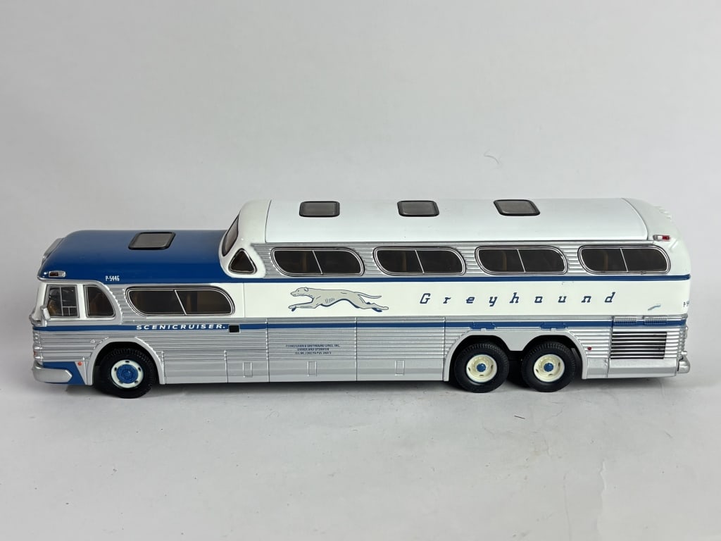 Vintage Greyhound Scenicruiser Bus Toy (1 of 9)