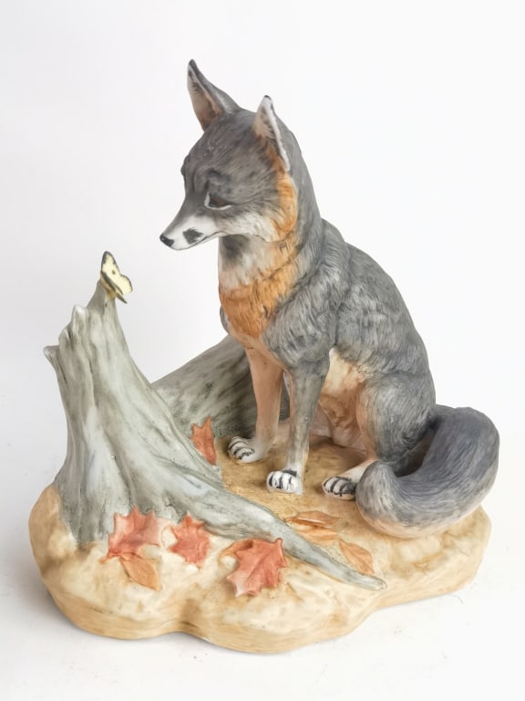 1983 Limited Ed. Sky Country Gray Wolf with Butter: 1983 Limited Ed. Sky Country Gray Wolf with Butterfly Decanter, 9.5in by 9in