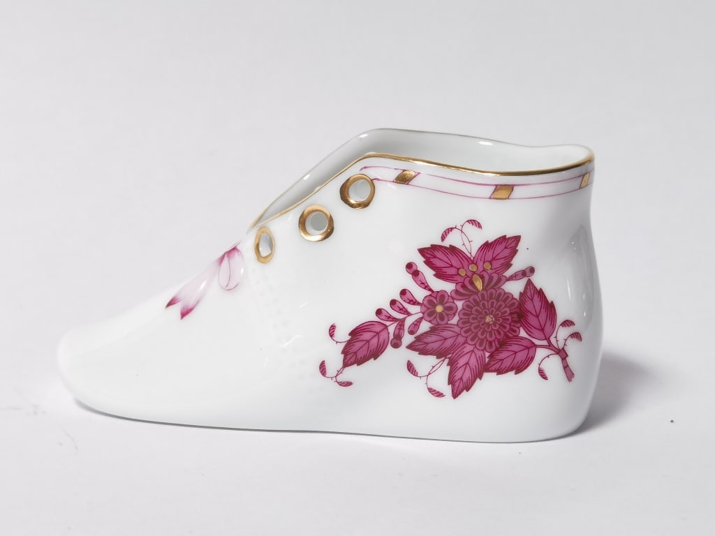 Herend Porcelain Chinese Bouquet Raspberry Baby Sh: Herend Porcelain Chinese Bouquet Raspberry Baby Shoe, 4in by 2in