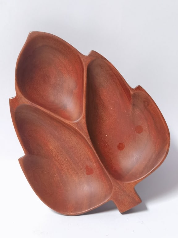 Philippines Monkey-Pod Wood Carved Leaf Dish: Philippines Monkey-Pod Wood Carved Leaf Dish, 11in