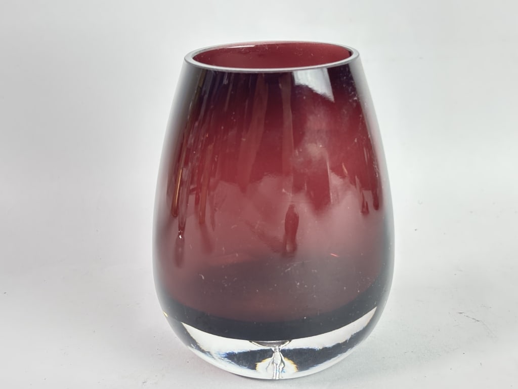 Vintage Amethyst Blown Glass Vase: Vintage Amethyst Blown Glass Vase, 5in