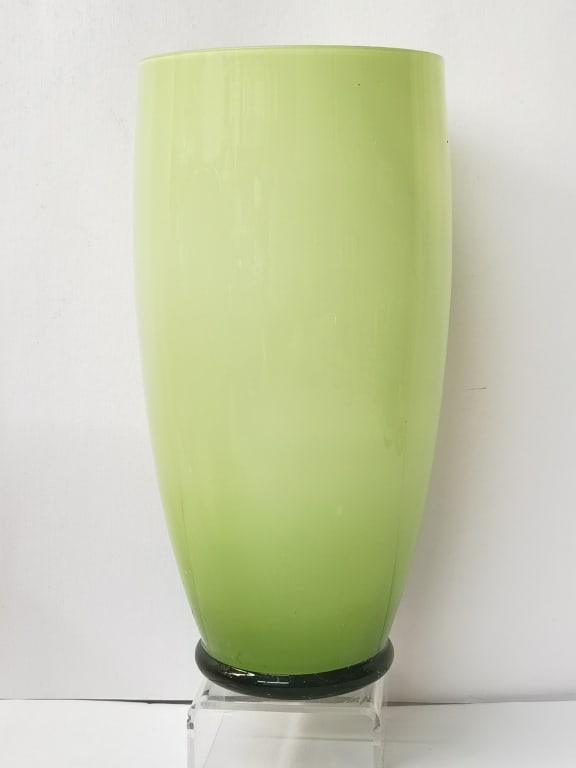 Bright Green Glass Decor Flower Vase: Bright Green Glass Decor Flower Vase, 10in