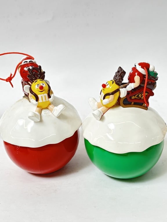 (2) Vintage M&M Christmas Ornaments: (2) Vintage M&M Christmas Ornaments, 5.25in