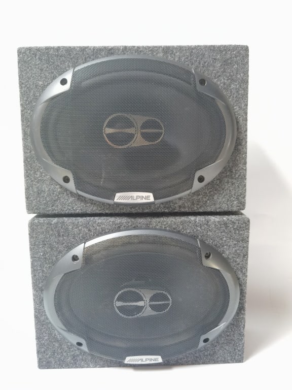 Pr. of Alpine Car Speakers: Pr. of Alpine Car Speakers, 11in by 8.5in by 4in