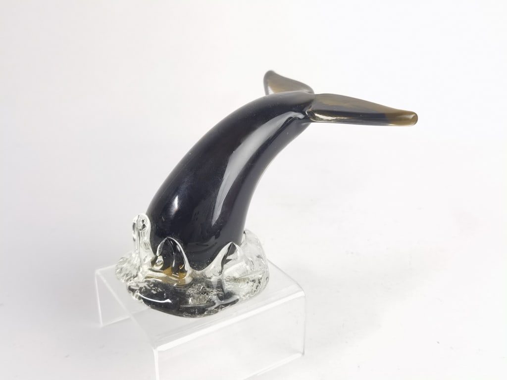 Dynasty Gallery Orca Tail Art Glass Paperweight: Dynasty Gallery Orca Tail Art Glass Paperweight, 3 1/8in by 5in by 4in