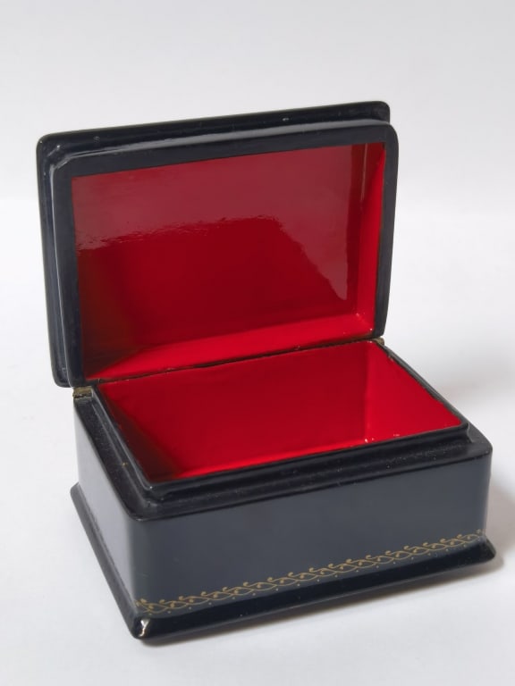 1976 Signed Russian Lacquerware Jewelry Box - 2