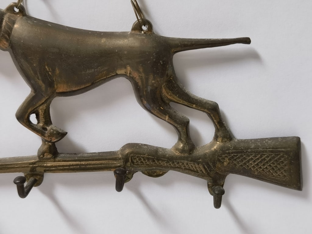 Vintage Brass Pointer and Shotgun Key Rack - 3
