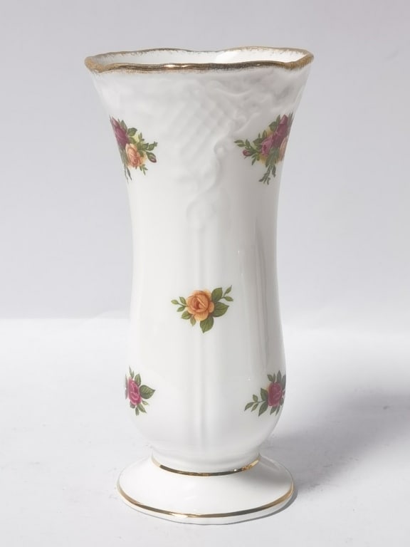 Royal Albert "Old Country Roses" Bud Vase (1 of 4)