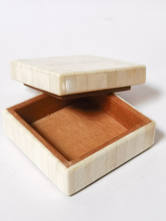 Woven-Pattern Inlaid Bone Box - 2