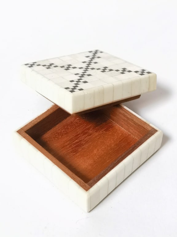 Checkerboard "X" Inlaid Bone Box - 2