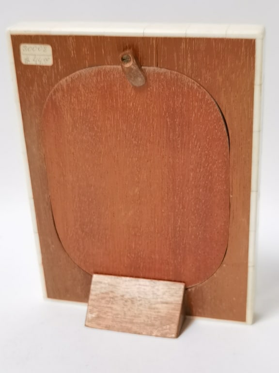 Oval-Inlay Bone Picture Frame - 4