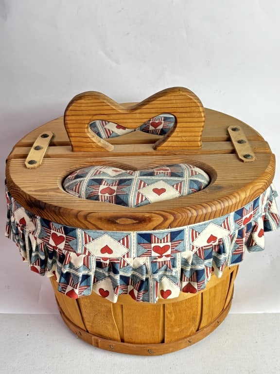 Vintage Heartland-Style Sewing or Storage Basket: Vintage Heartland-Style Sewing or Storage Basket, 15in by 14in
