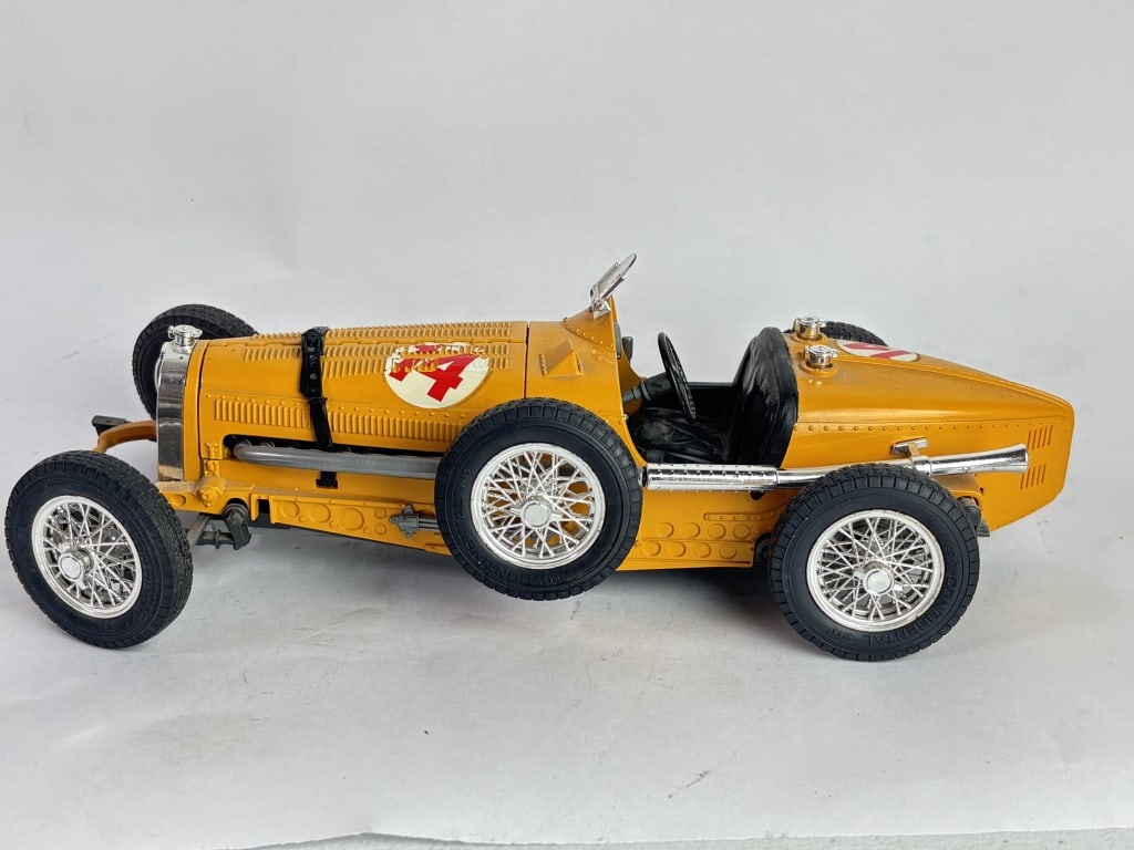 Vintage Barago 1/18 Scale Bugatti Die-Cast Scale (1 of 5)