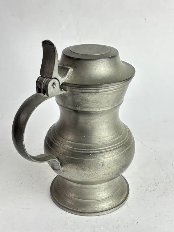 Vintage English Pewter Lidded Stein: Vintage English Pewter Lidded Stein, 6.25in by 5in